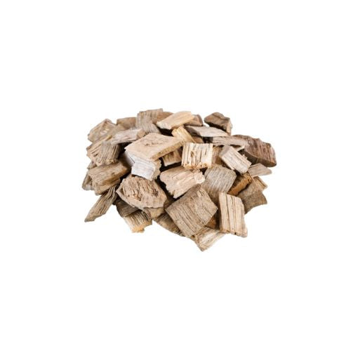 Holzspäne werden mit einem Laubbläserwagen angeliefert (30 m³).